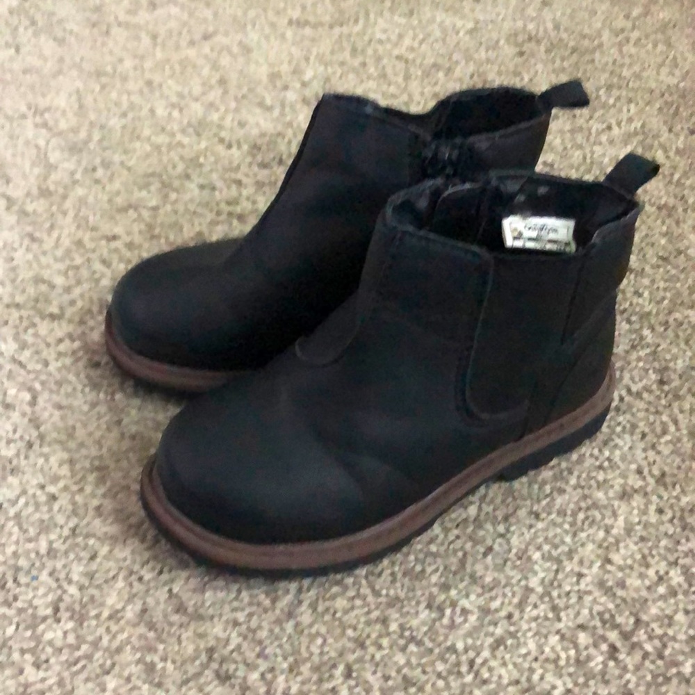 Carter’s size 8 boots